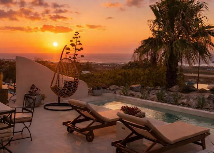 Pink Freud Villas Santorini Oia